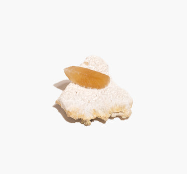 Honey Calcite Crystals on Mordenite Matrix – N°04