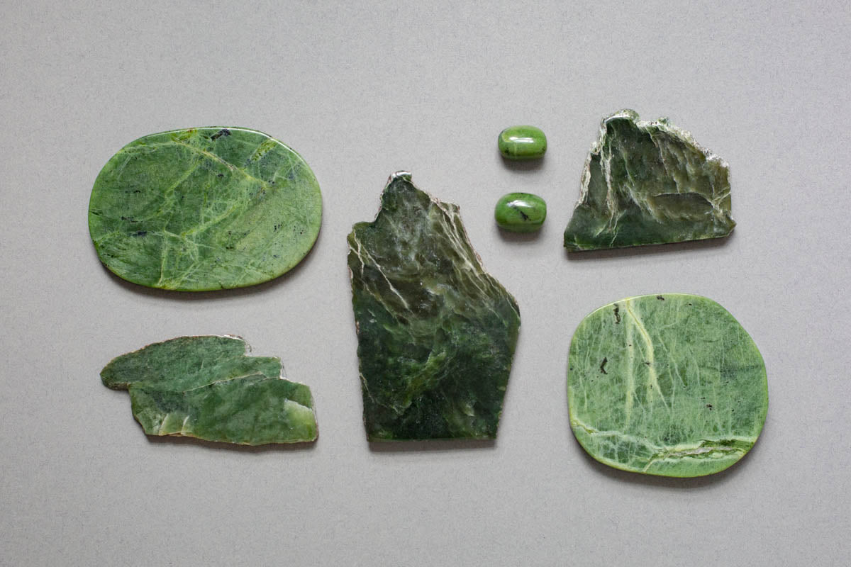 Differences between Jade, Bowenite and Serpentine? Self & Others